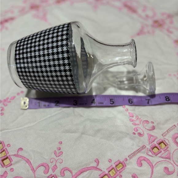 Vintage Stylish Glass Decanter with Checkered Design - Picture 7 of 7